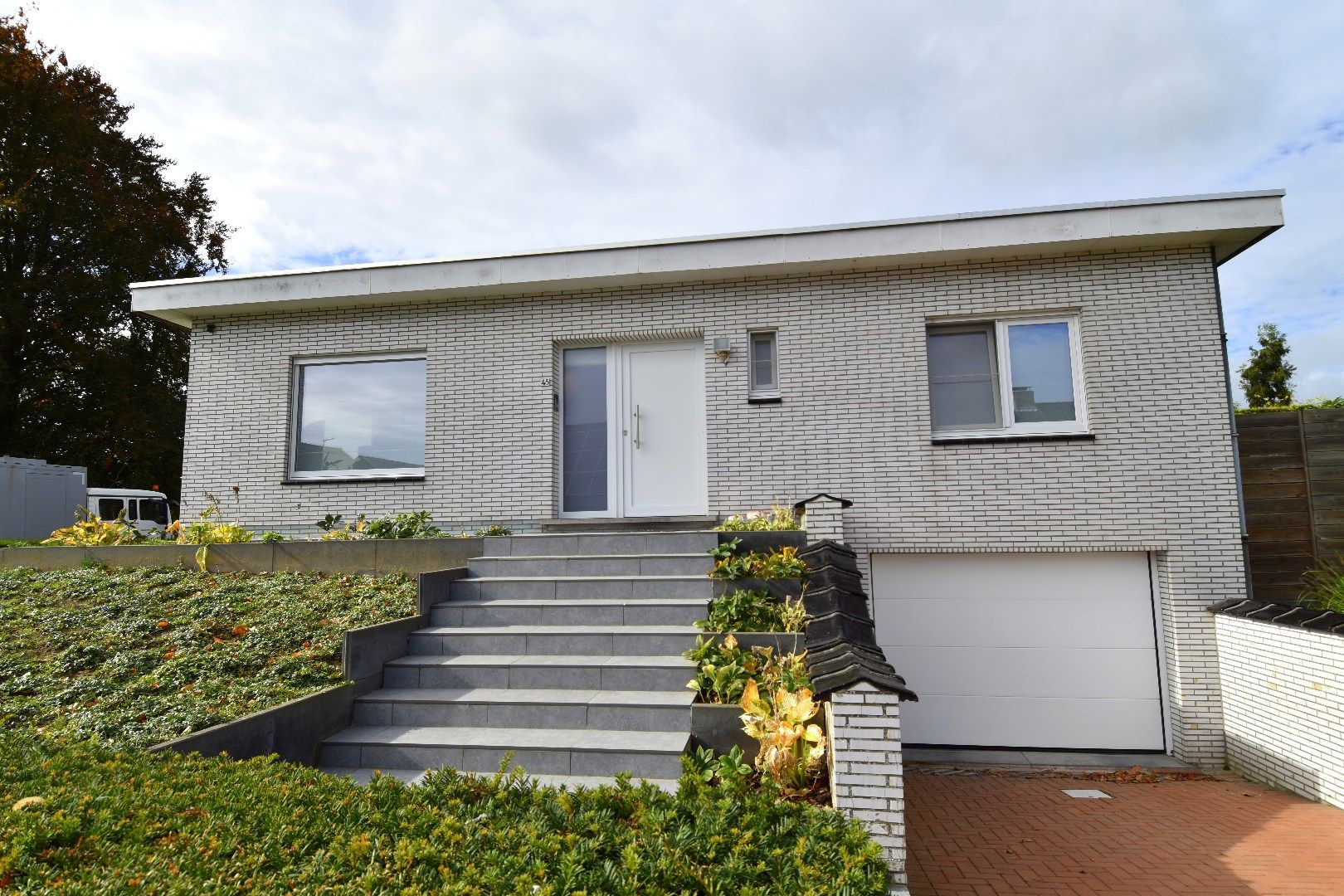 Charmante bungalow met 3 slaapkamers, dubbele garage en tuin te koop in Wevelgem foto 17