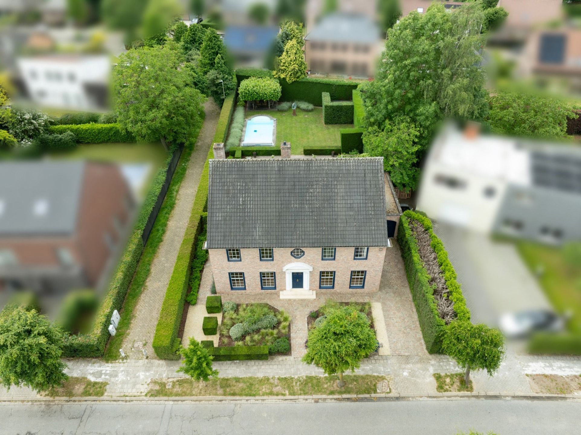 Heel ruime vrijstaande woning op schitterend perceel foto 4