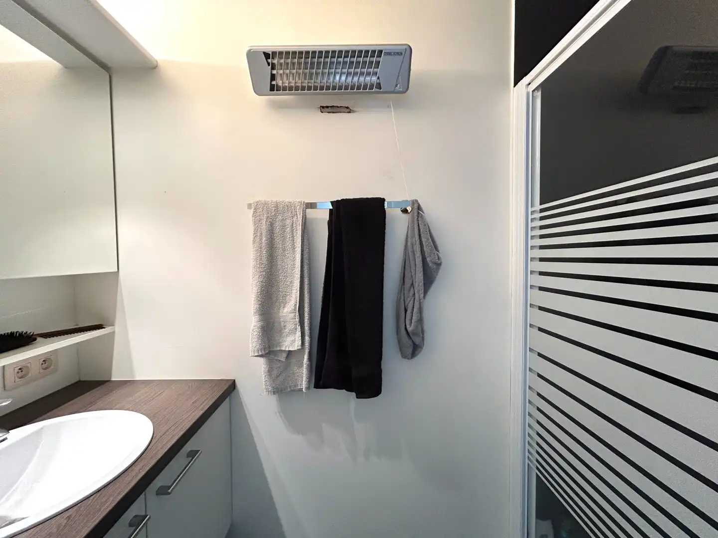 Instapklaar appartement nabij centrum Oostrozebeke! foto 5