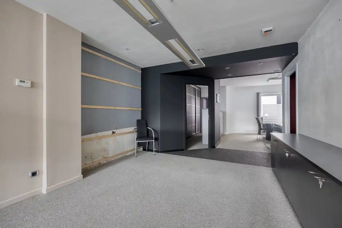 UNIEK HANDELSPAND VAN 110M² MET DUPLEXAPPARTEMENT VAN 146 M² MET 3 SLPK IN LANAKEN CENTRUM foto 7