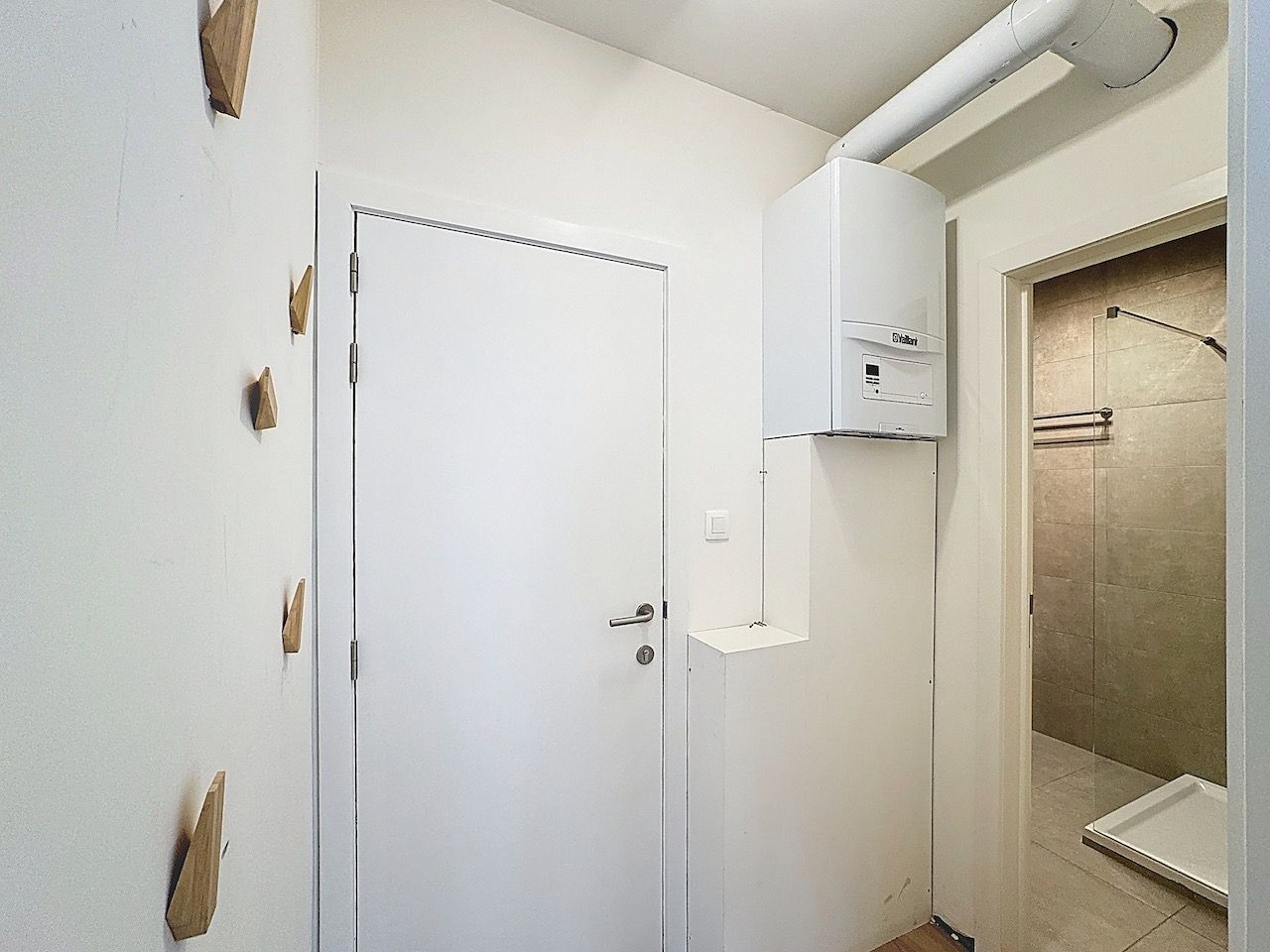 Volledig gemeubeld eigentijds appartement op een boogscheut van de Zeedijk. foto 10