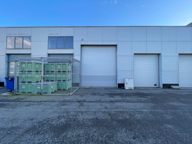 1055m² magazijn incl klein kantoor te huur op toplocatie in Merelbeke foto 2