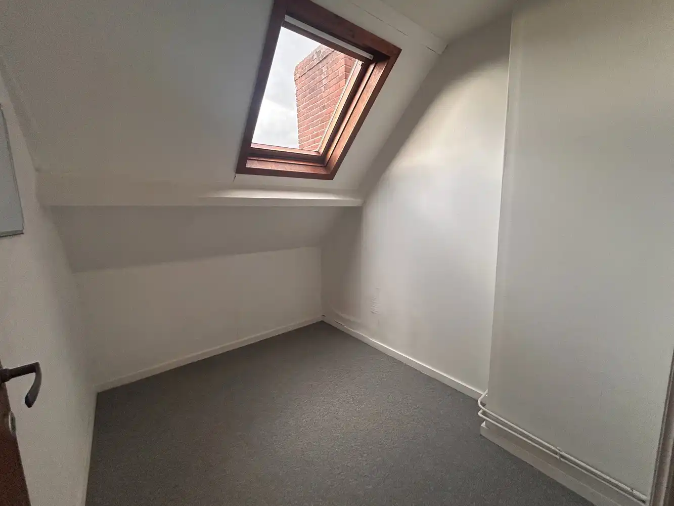 Lichtrijk appartement met 2 slaapkamers en bureau vlakbij openbaar vervoer en invalswegen foto 14