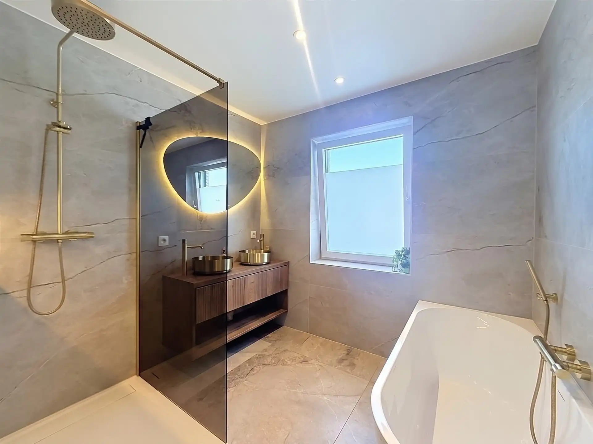 Prachtige nieuwbouwwoning op toplocatie met mogelijks 5 slaapkamers! foto 12