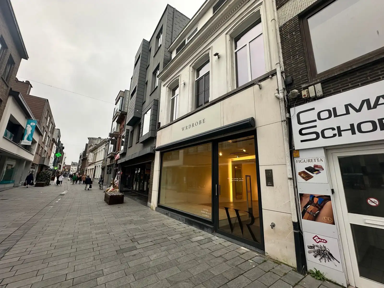 Handelspand in het commercieel centrum van Beveren foto {{pictureIndex}}