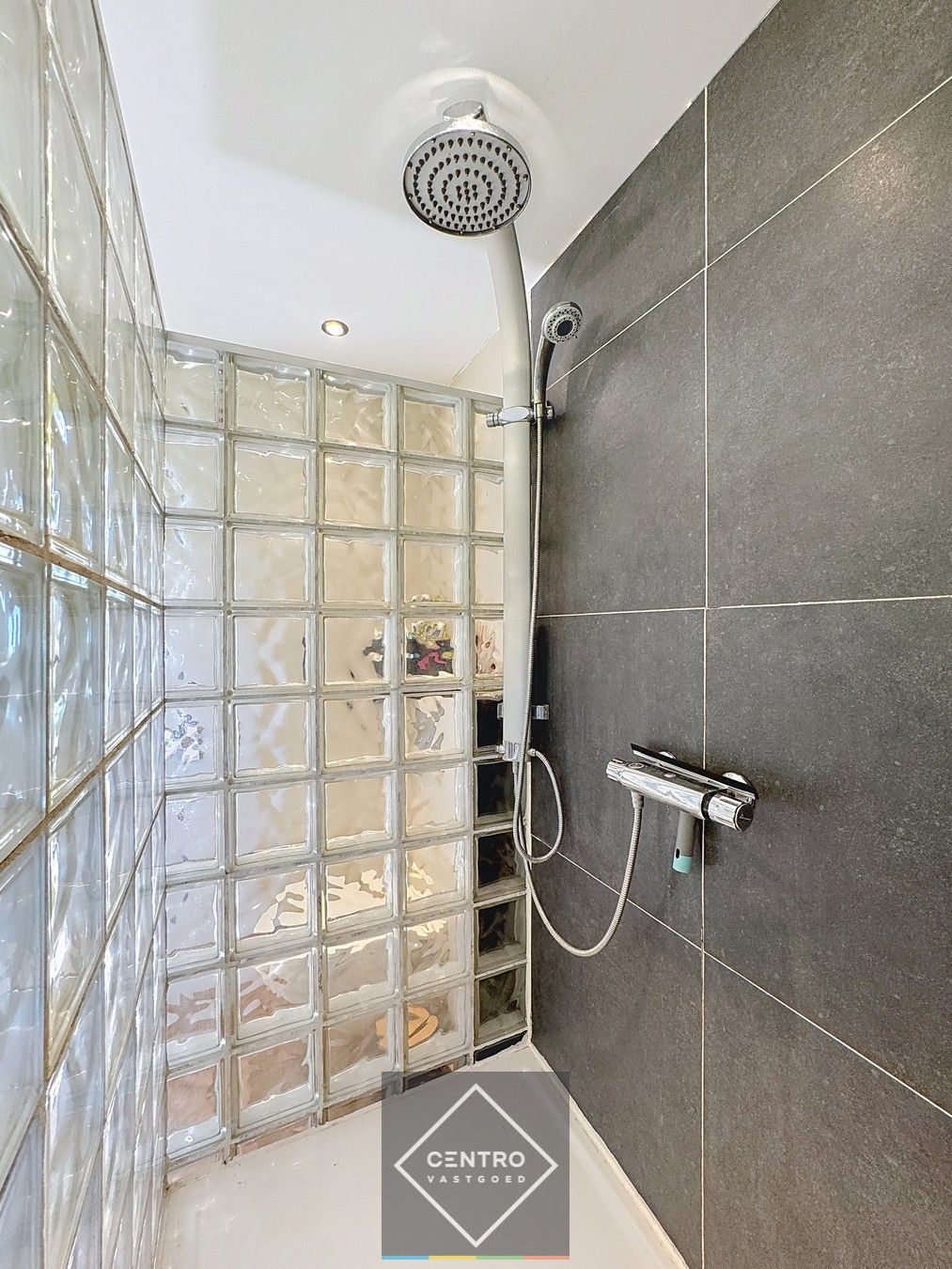 Idyllisch gelegen woning op 10.162m2 grond! foto 16
