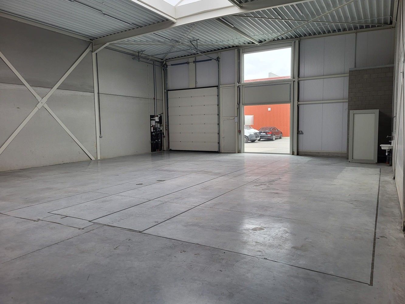 KMO-unit /showroom +/- 256m² foto 2