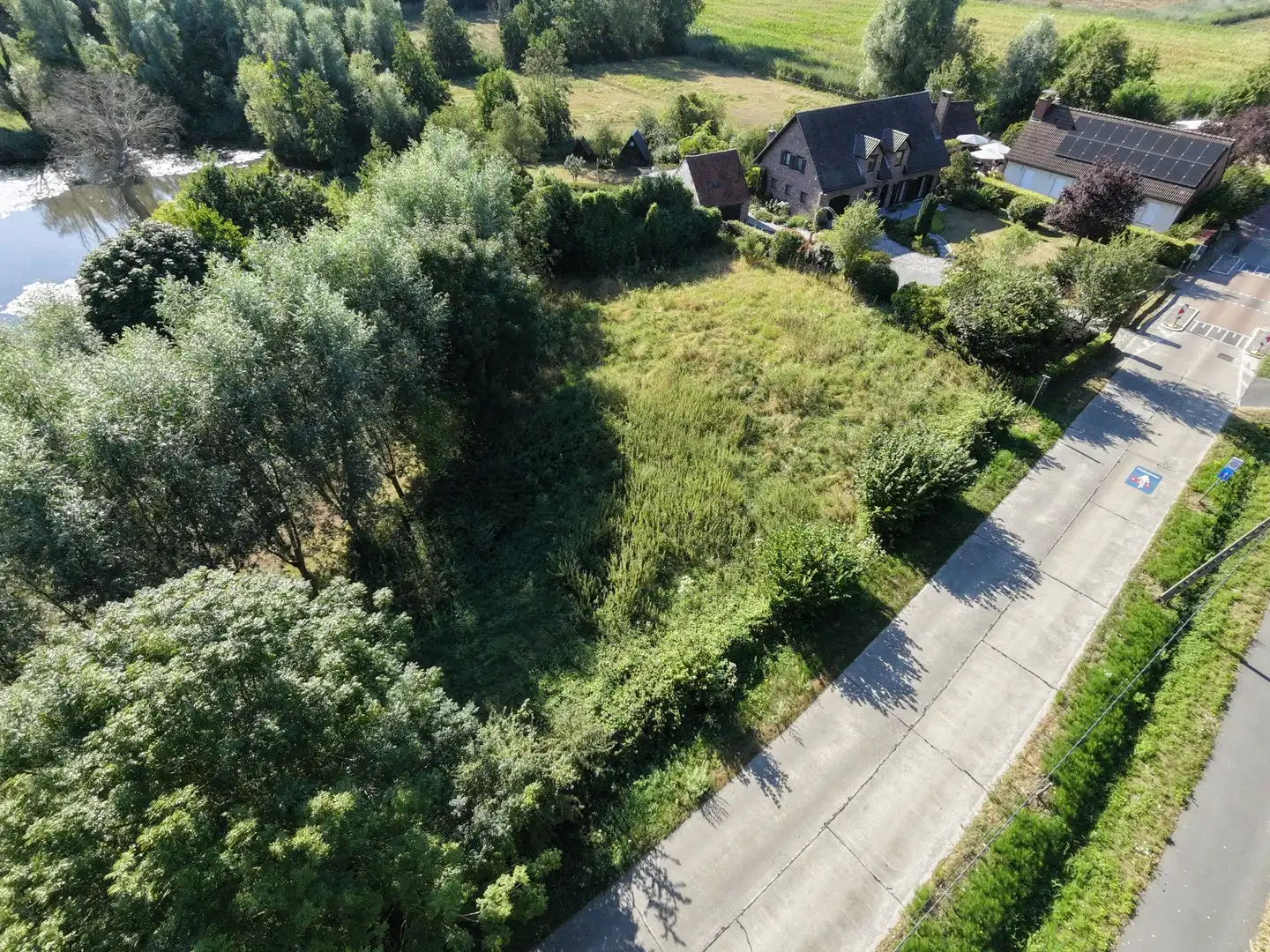 Toegankelijk stuk weidegrond op prachtige locatie foto 7
