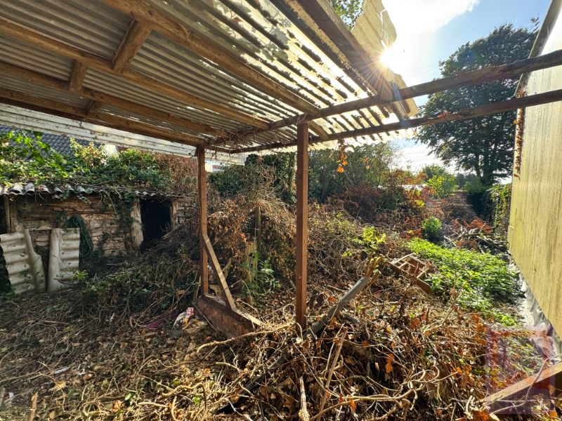 Te renoveren woning/bouwgrond op 342m². foto 2