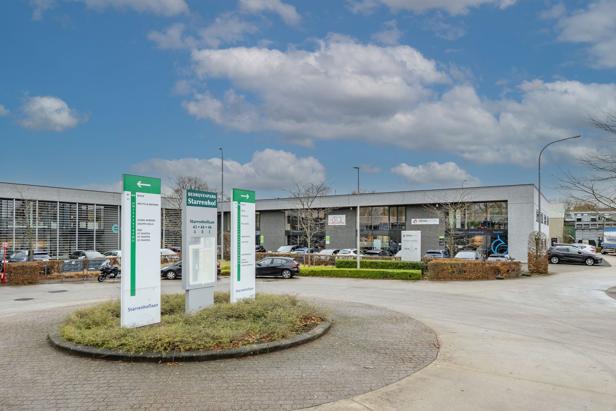 KANTOOR TE HUUR OP UITSTEKENDE LIGGING IN KAPELLEN – STARRENHOFLAAN 44 foto {{pictureIndex}}