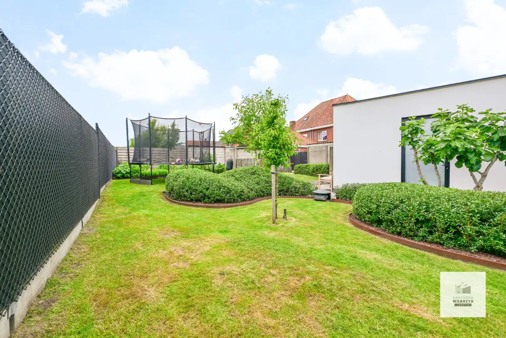 Energiezuinige woning met 4 slaapkamers, prachtige tuin met grote/hoge carport . foto 23