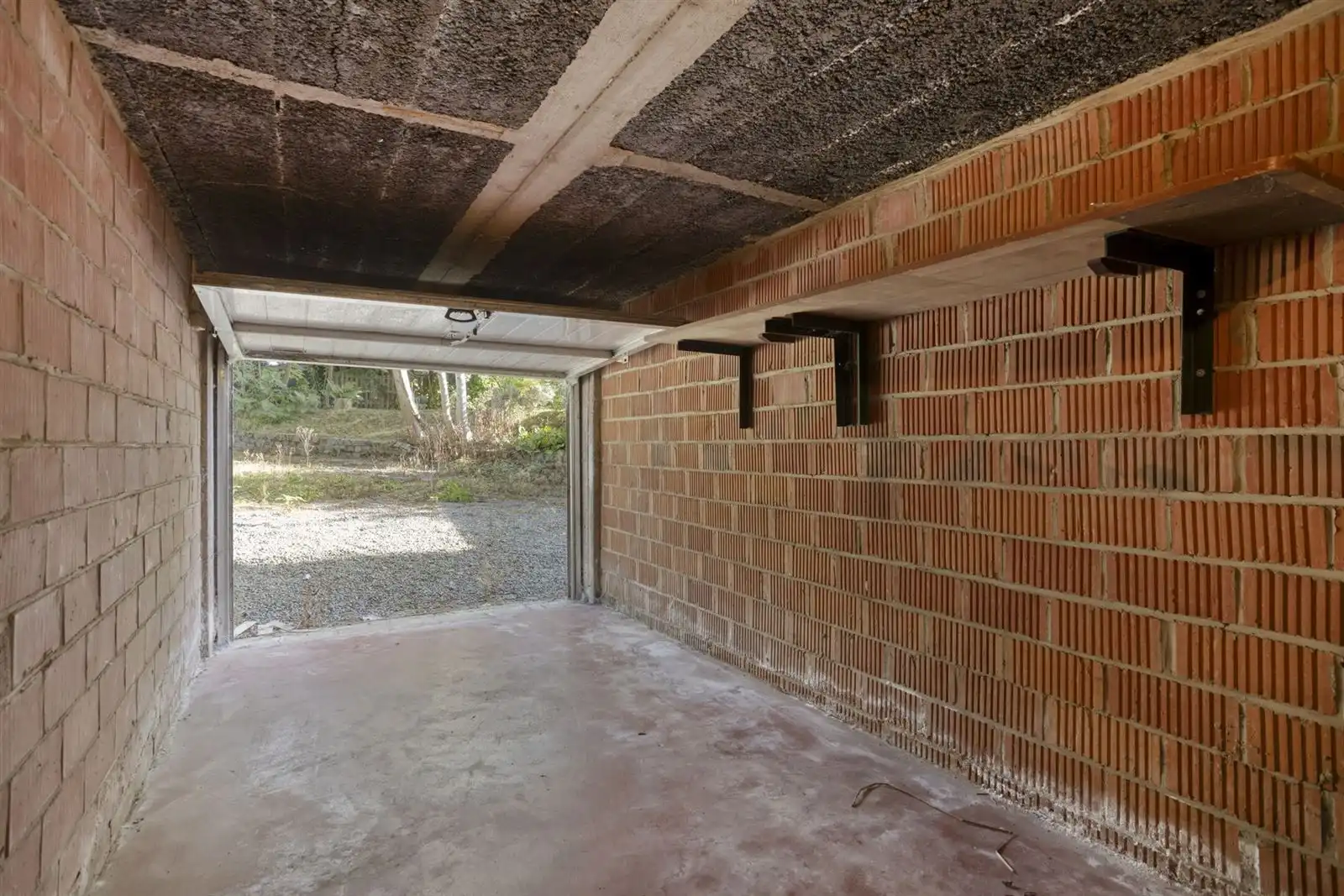 Super gelegen gelijkvloers appartement met voortuintje en garage foto 19