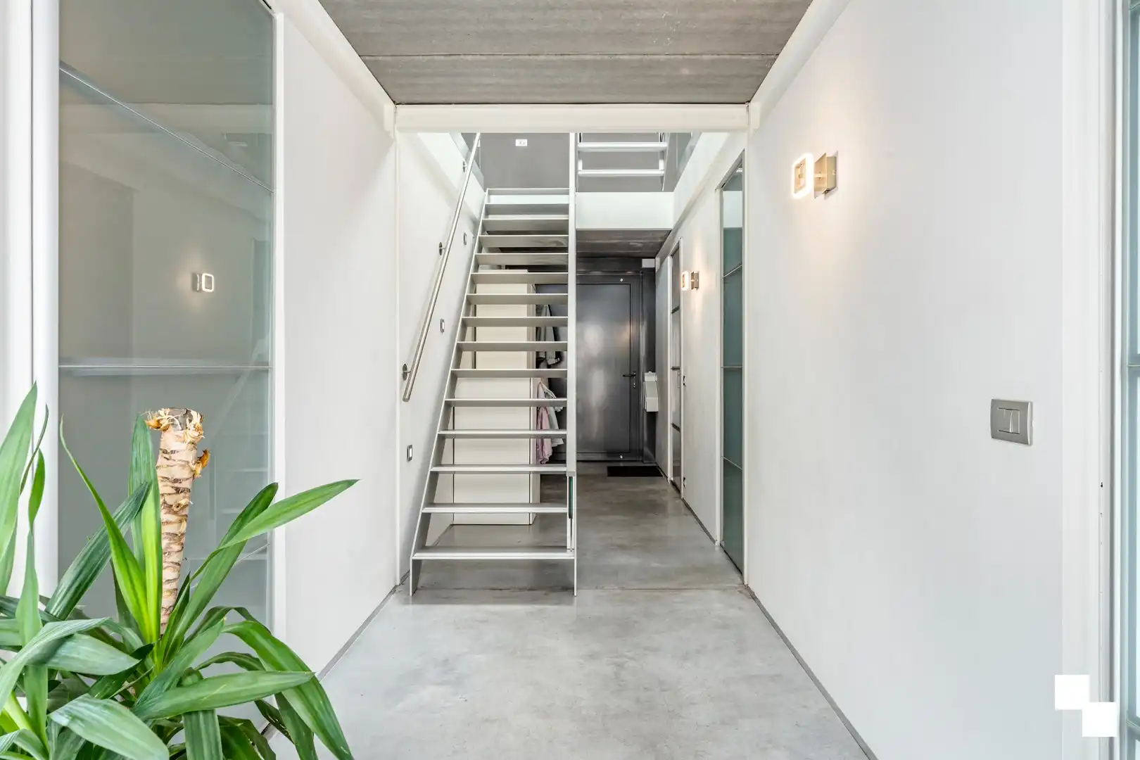 Industriële loft/woning op perceel van 460m² nabij centrum Izegem foto 5