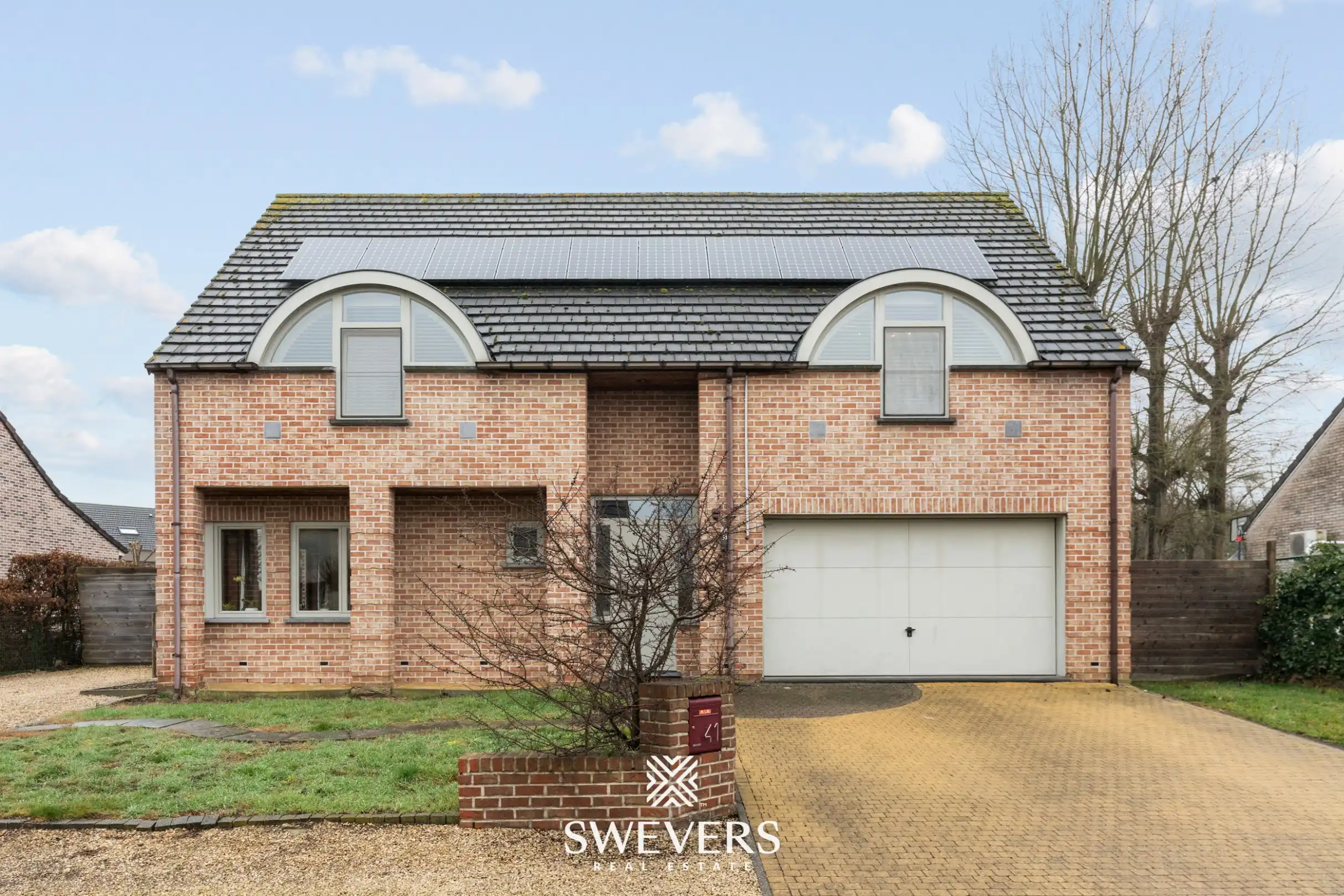 Royale woning met zwembad en 5 slaapkamers foto {{pictureIndex}}