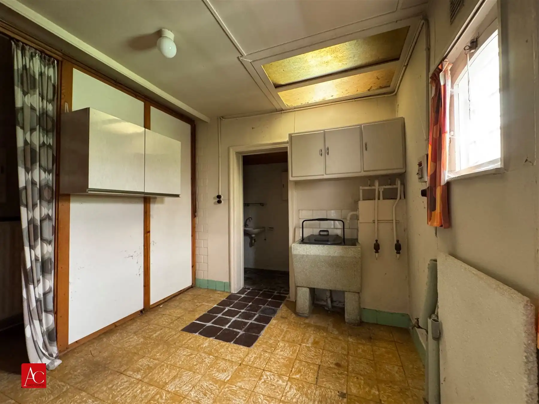 Renovatiewoning op ruim perceel of projectgrond foto 18