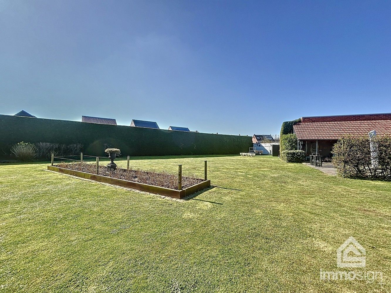 Exclusieve woning voorzien van dubbele garage en bedrijfshal op de Nederlandse grens foto 47