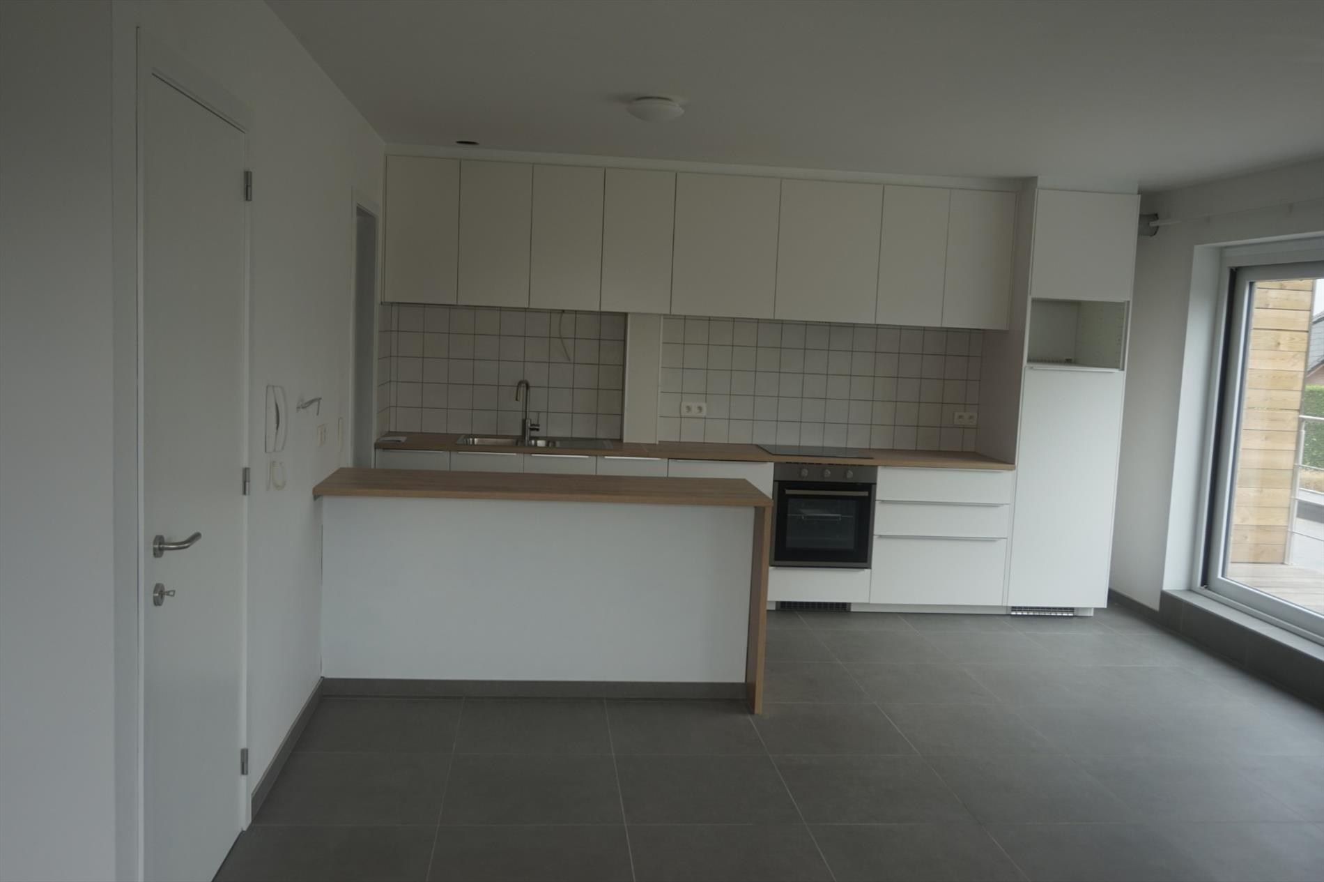 Ruime bel-étage woning met terras, garage en 3 slaapkamers in Lokeren foto 4