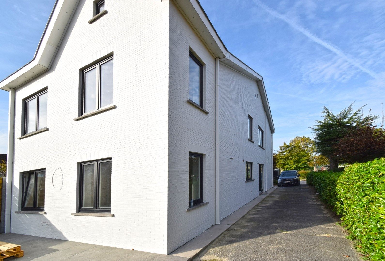 VOLLEDIG GERENOVEERD APPARTEMENT MET GARAGE foto 2