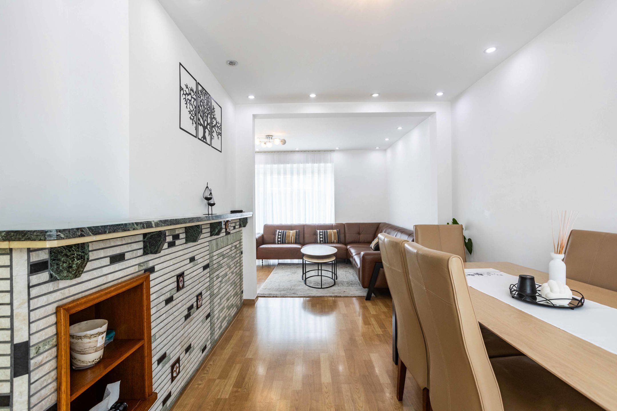 Gezinswoning met 4 slaapkamers, tuin en achteruitweg  foto 3