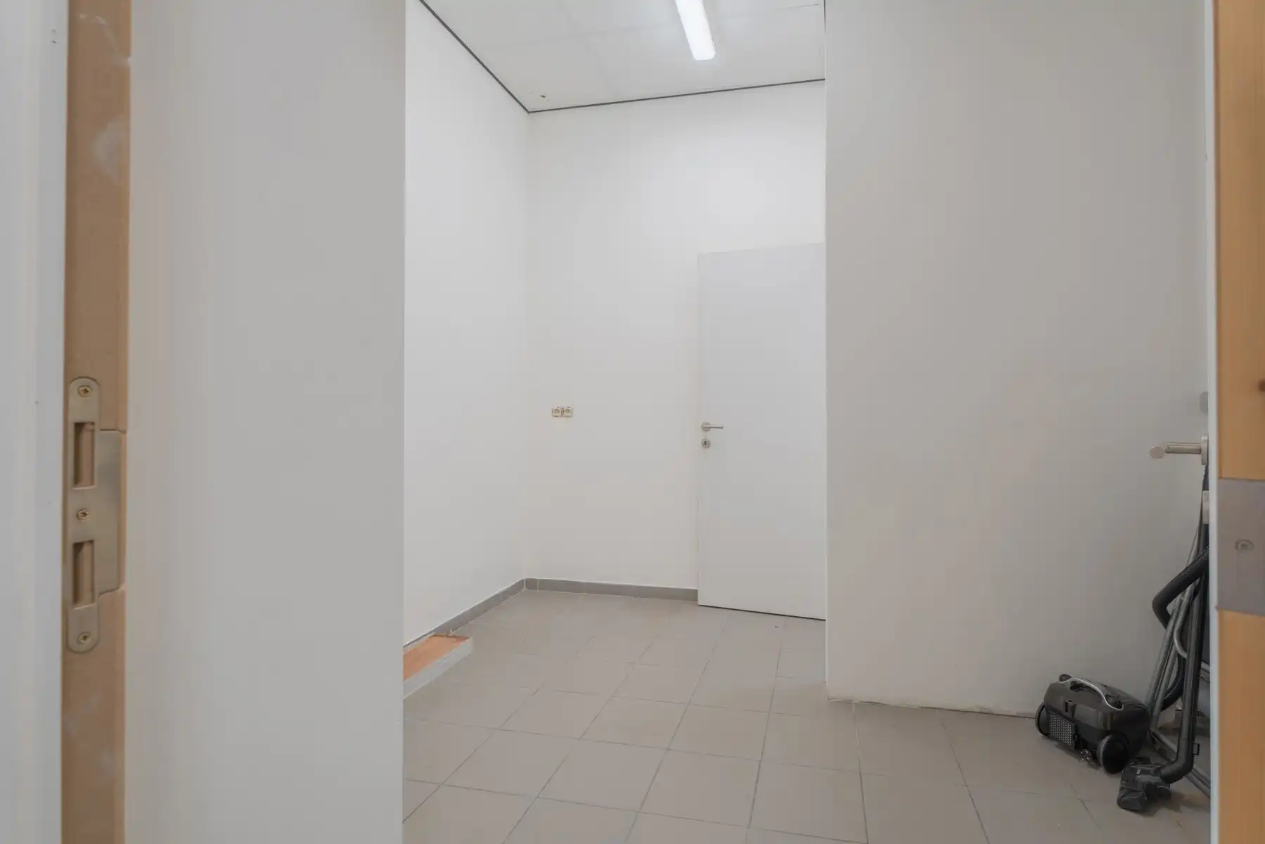 Uitstekend gelegen handelspand van 103 m² foto 7