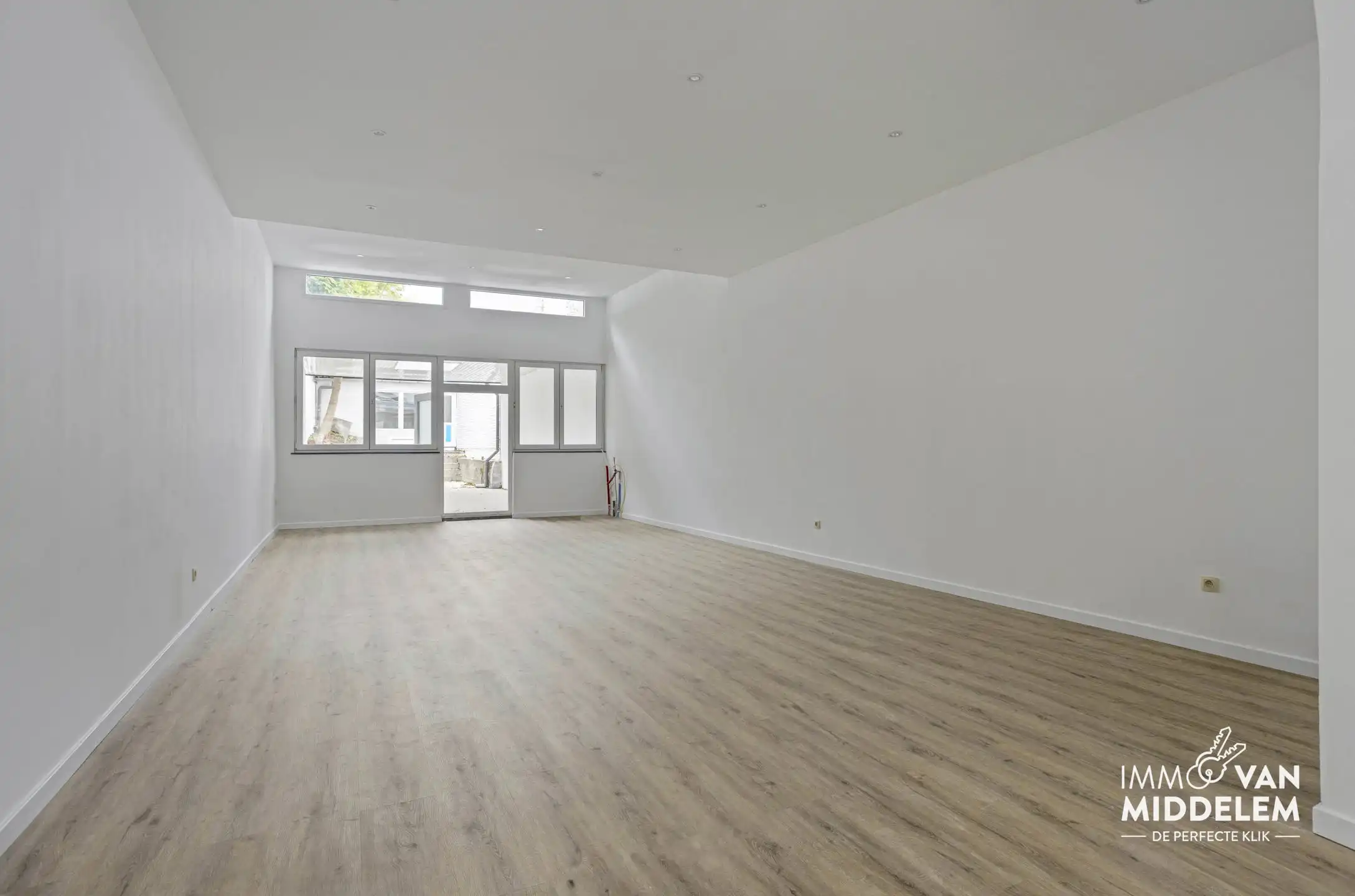 INSTAPKLARE, VOLLEDIG GERENOVEERDE HANDELSWONING foto 18