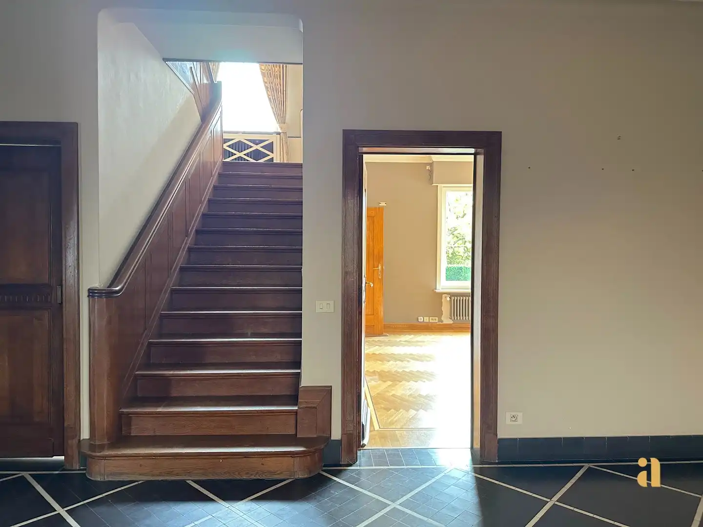 Te huur: royale woning met zwembad foto 7