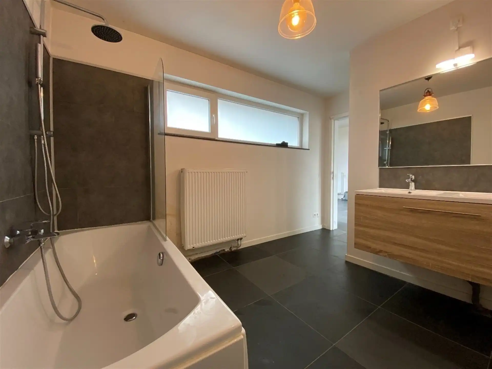 Gunstig gelegen halfopen bebouwing met grote tuin. foto 19