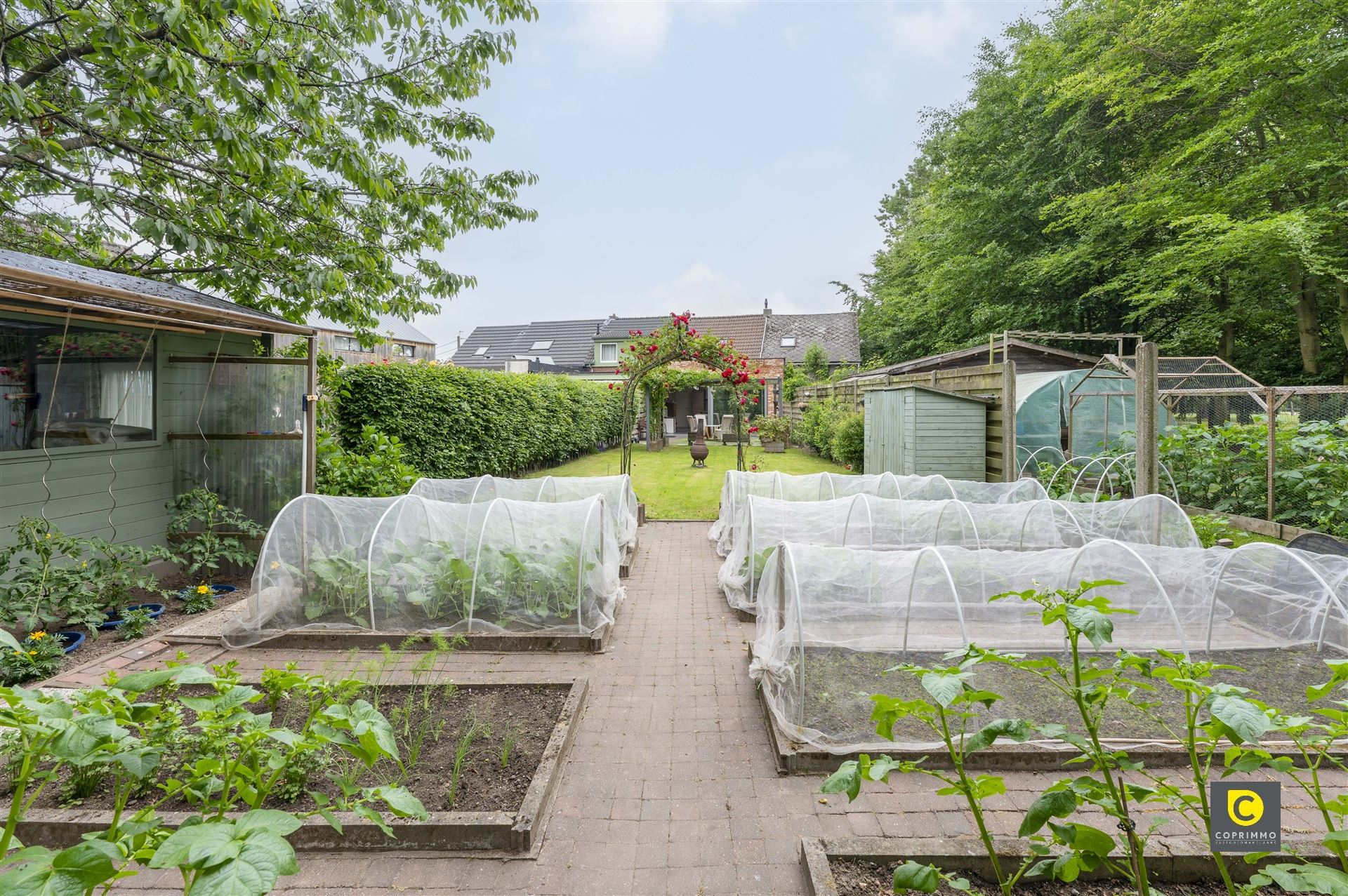 Instapklare woning met prachtige tuin foto 6