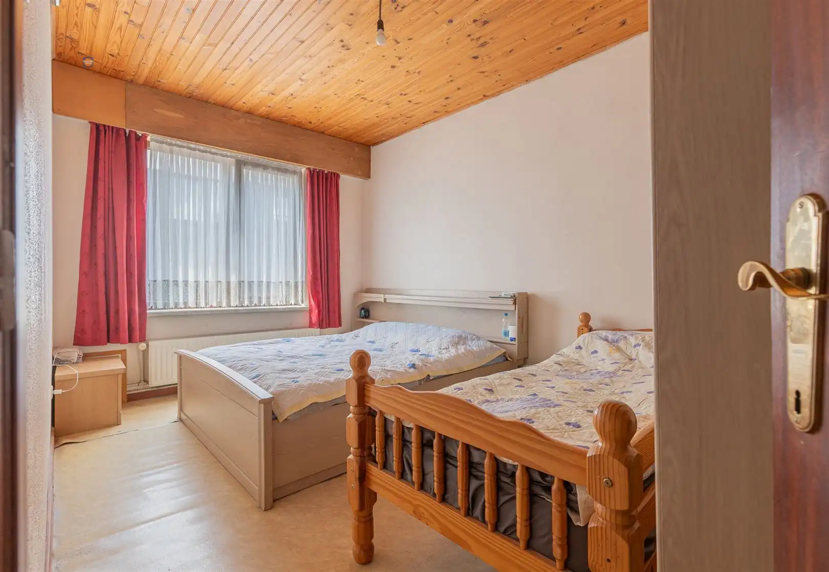 Volwaardige gezinswoning met 5 slaapkamers en 2 badkamers foto 9