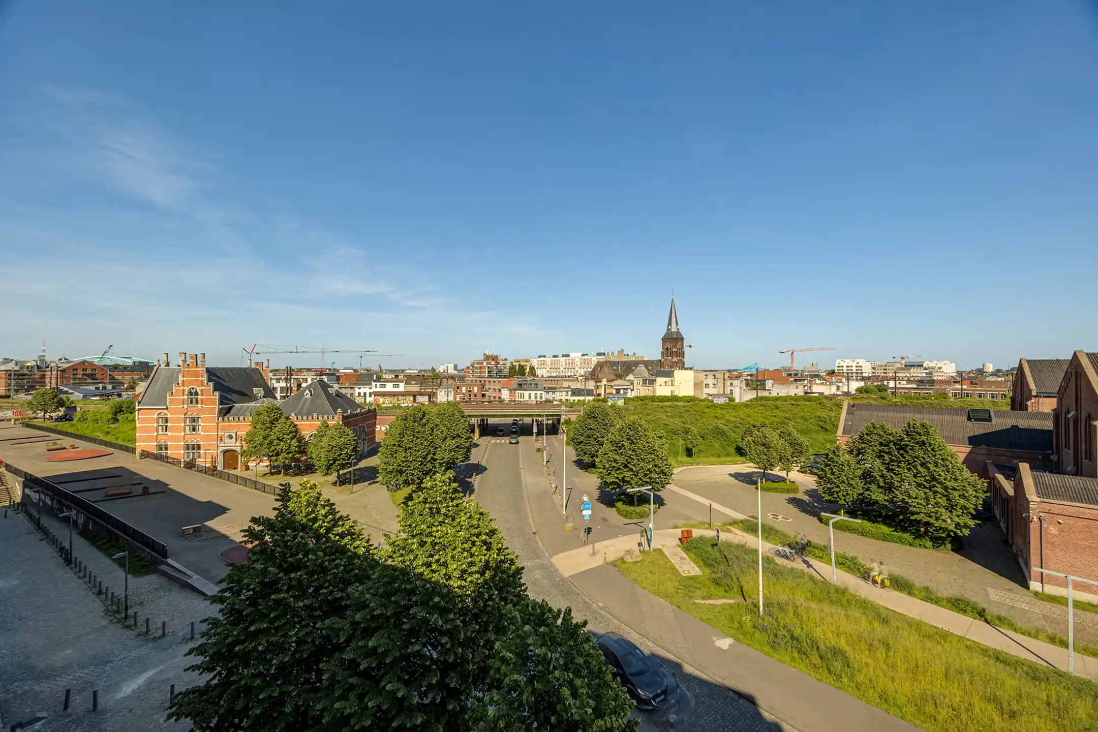 Lichtrijk hoekappartement met open zicht aan Damplein foto 8