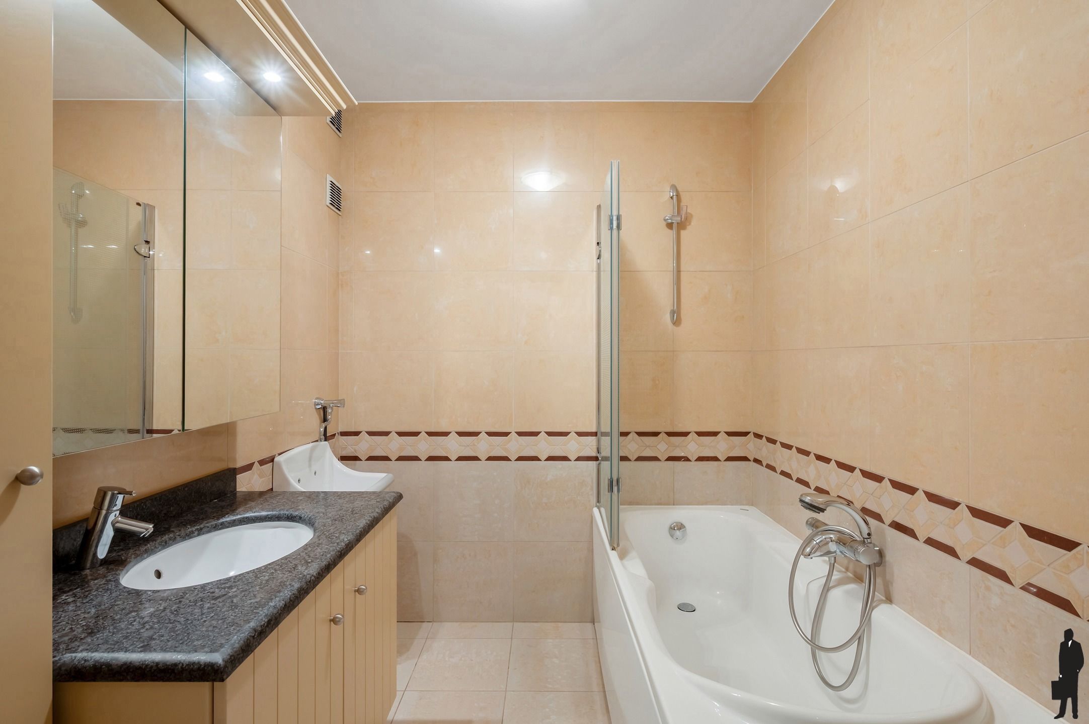 Centraal gelegen appartement met 2 slaapkamers en garagebox! foto 5