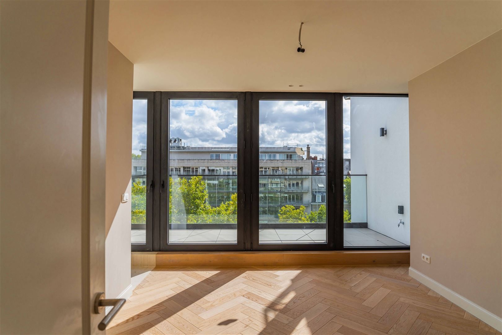 Weergaloos appartement(en) in Renoproject foto 9