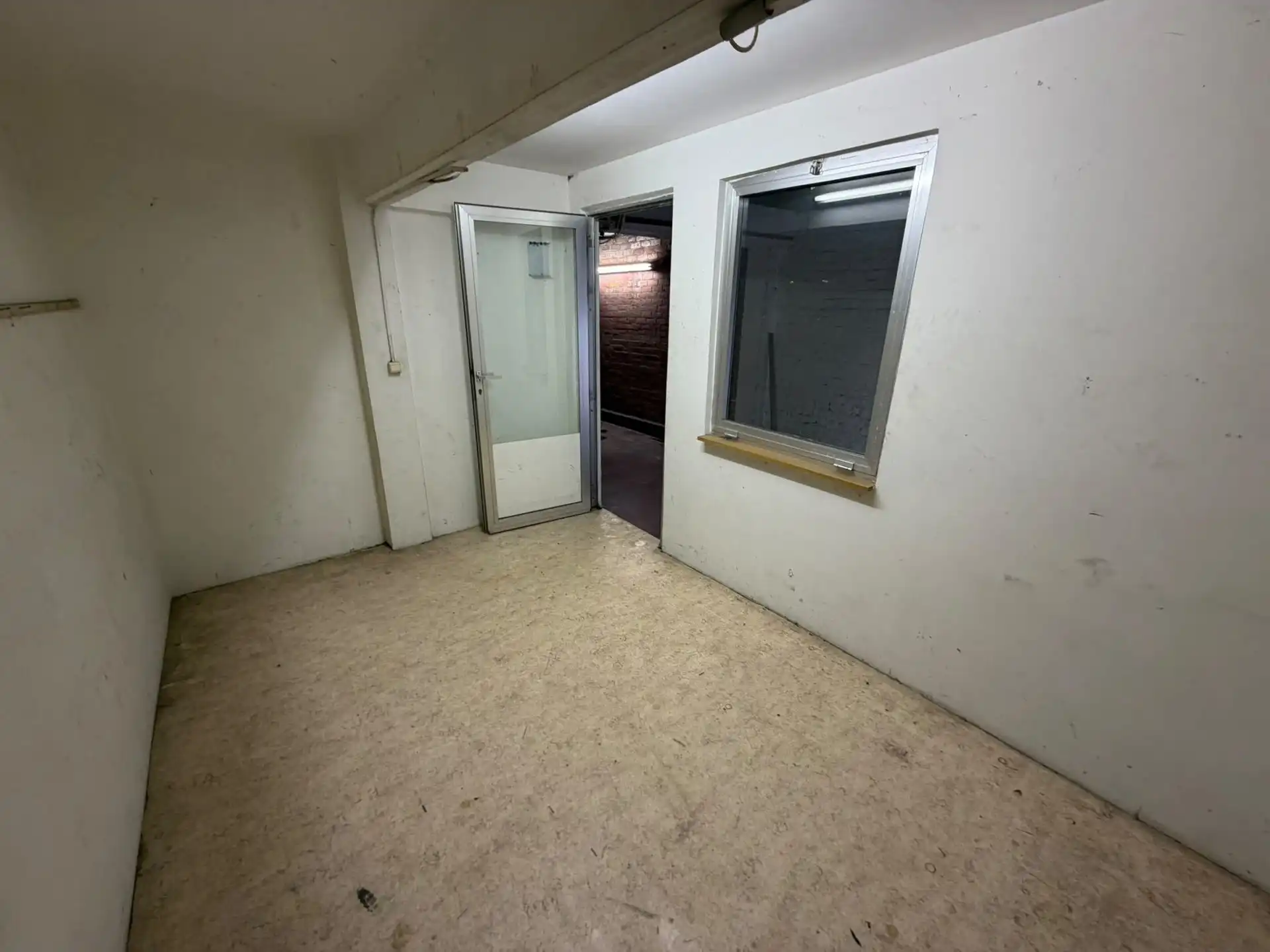 Dubbele bestemming: parkeergarage of opslagruimte van ±185m² foto 7