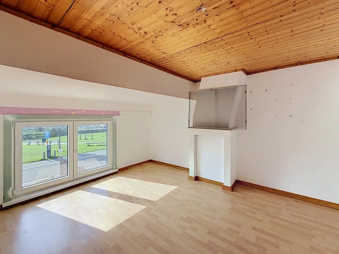 Gedeeltelijk gerenoveerde woning gelegen in residentiële wijk nabij de watertoren te Bredene.  foto 12