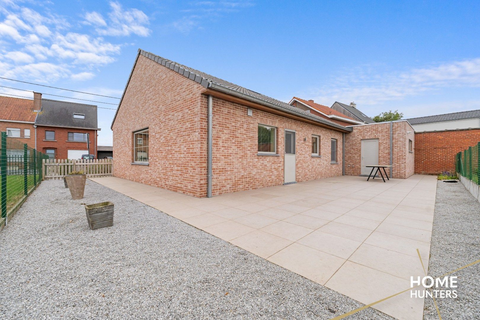Luxe gelijkvloerse nieuwbouwvilla met 2 slaapkamers en een ruime garage op een groot perceel foto 11