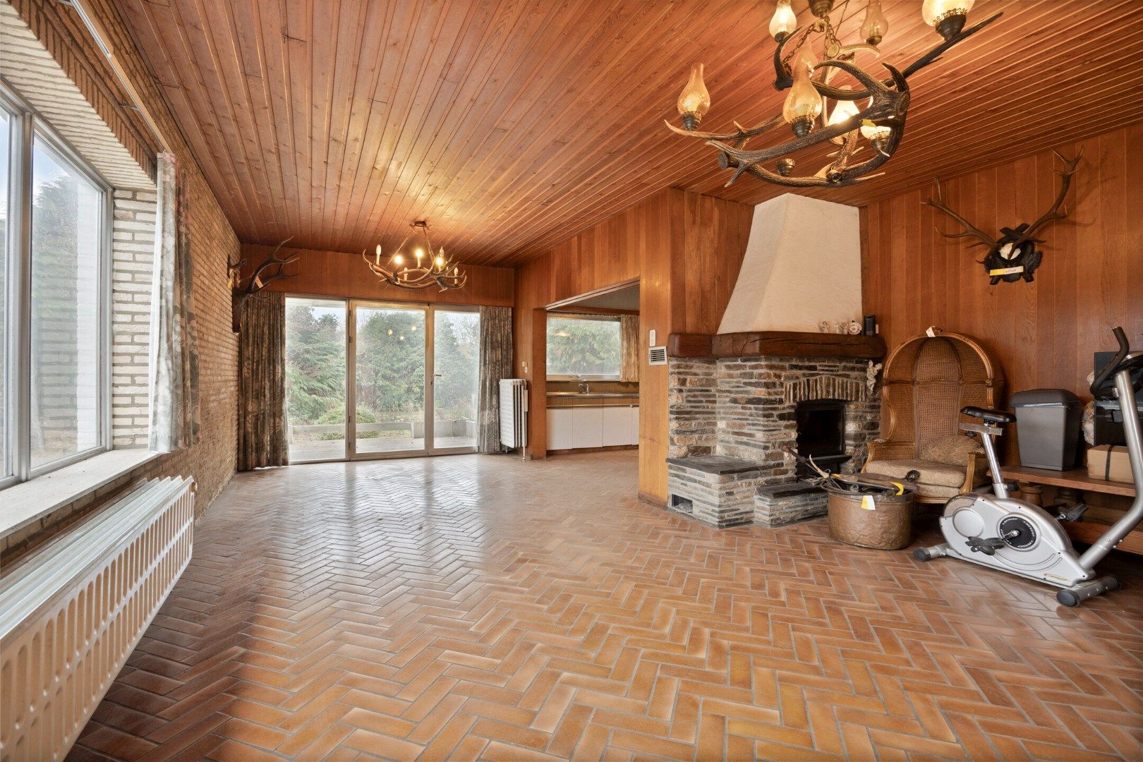 Open bebouwing met 3 slaapkamers, ruime garage op een perceel van 9a 62ca– EPC 596 kWh/m² - bewoonbare opp. 218 m² foto 4