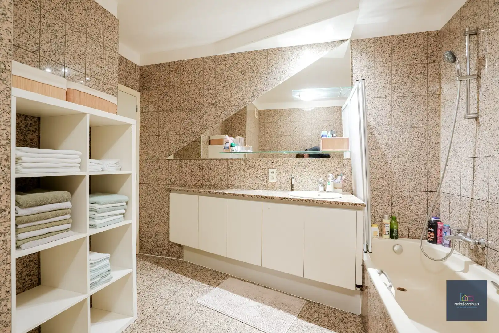 Goed gelegen en ruim instapklaar 2-slp. app.  foto 15