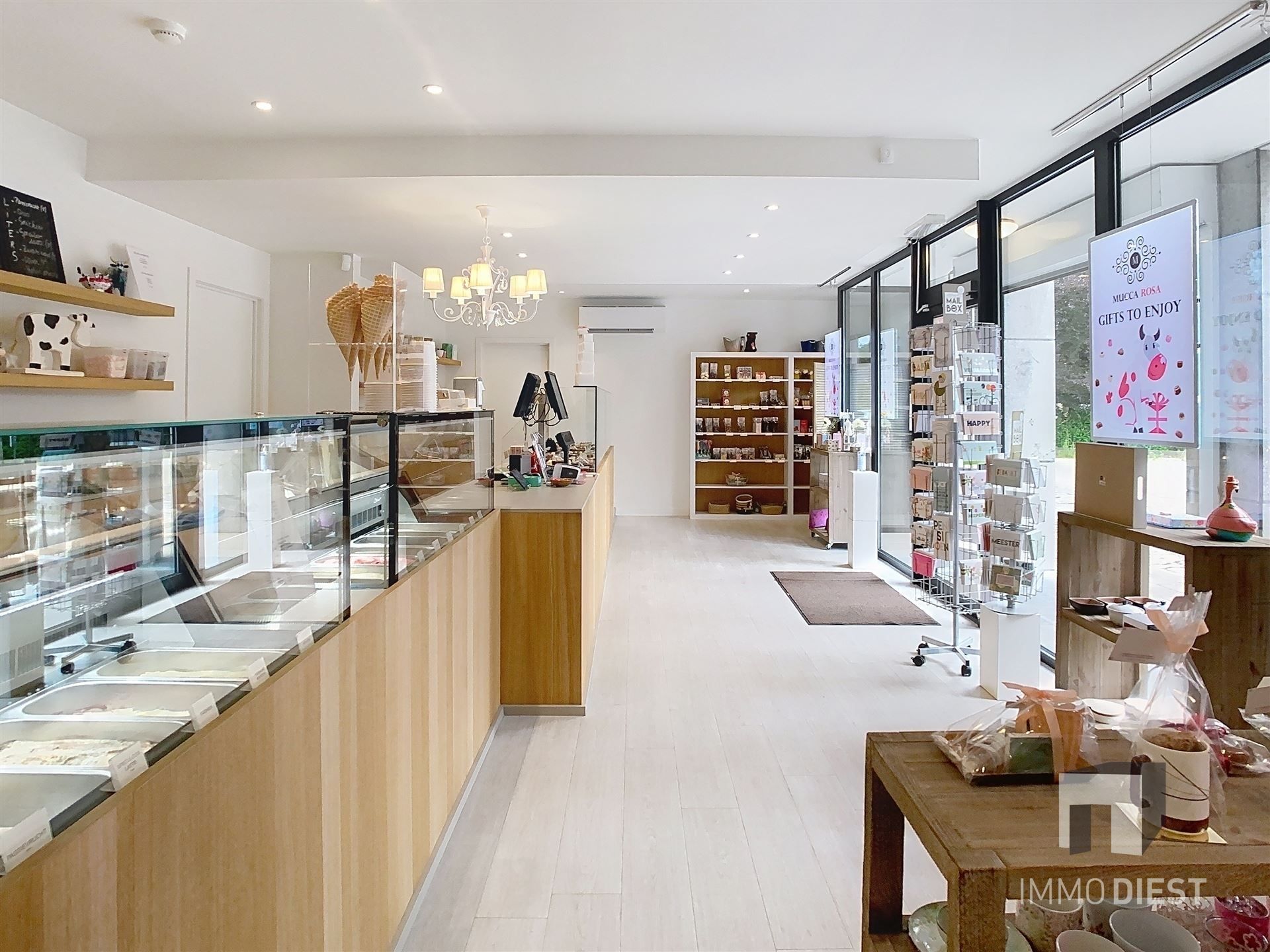 Handelspand met luxe woonst op goede locatie foto 9