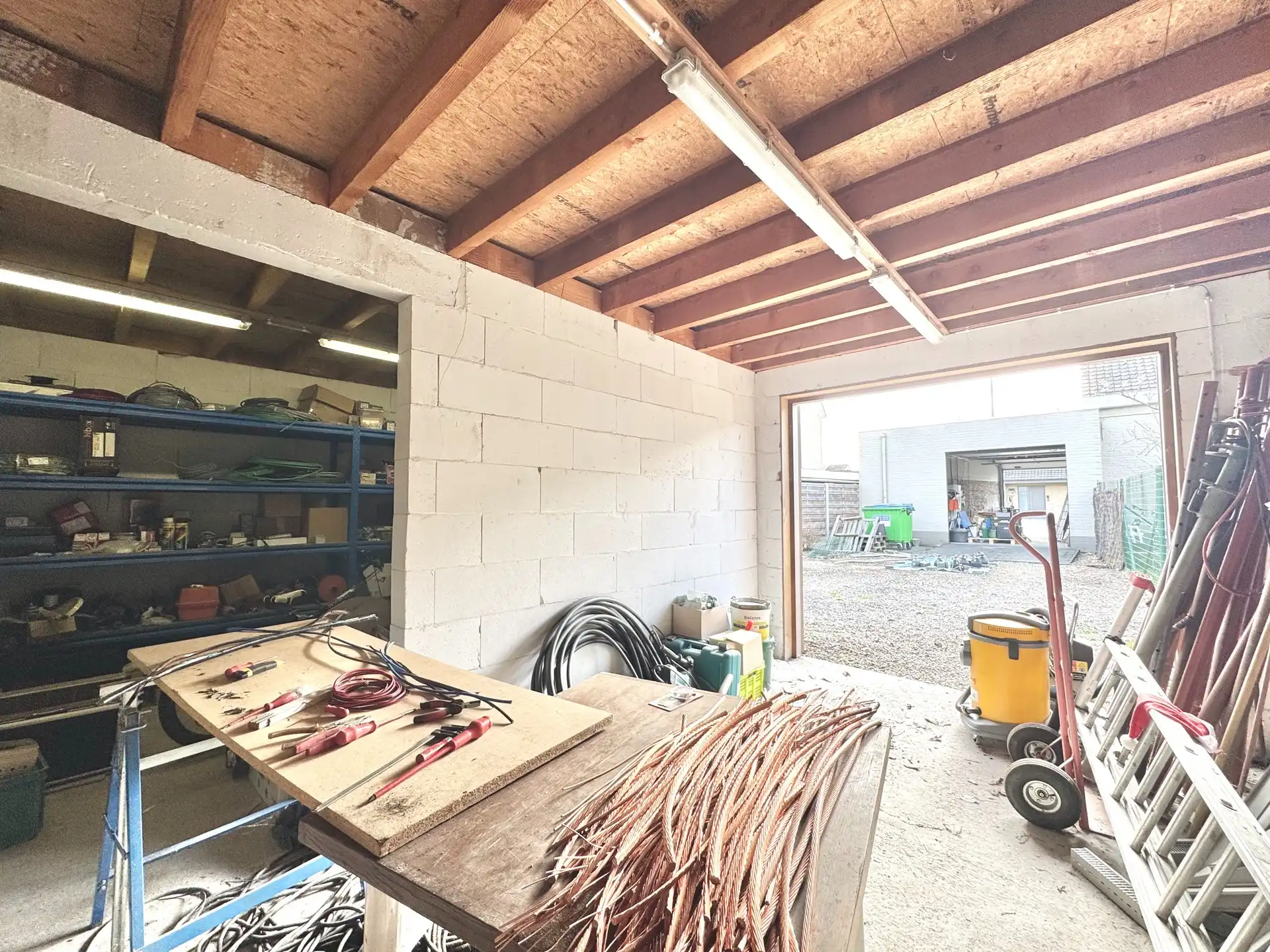 ENERGIEZUINIG GEBOUW MET 2 GROTE GARAGES - 553 M² foto 18