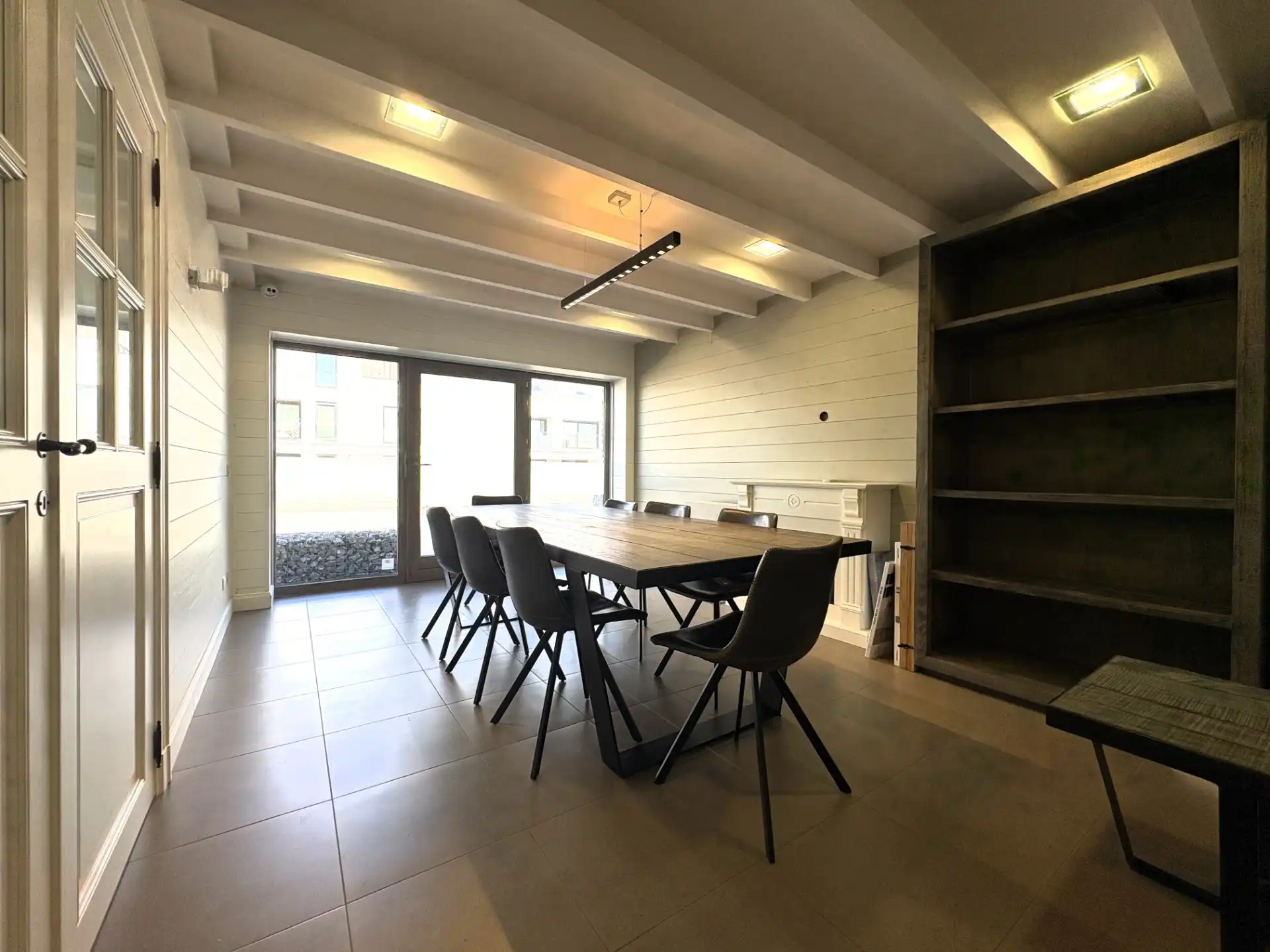 Ruime en veelzijdige handelsruimte met sterke zichtbaarheid in regio Waregem foto 7