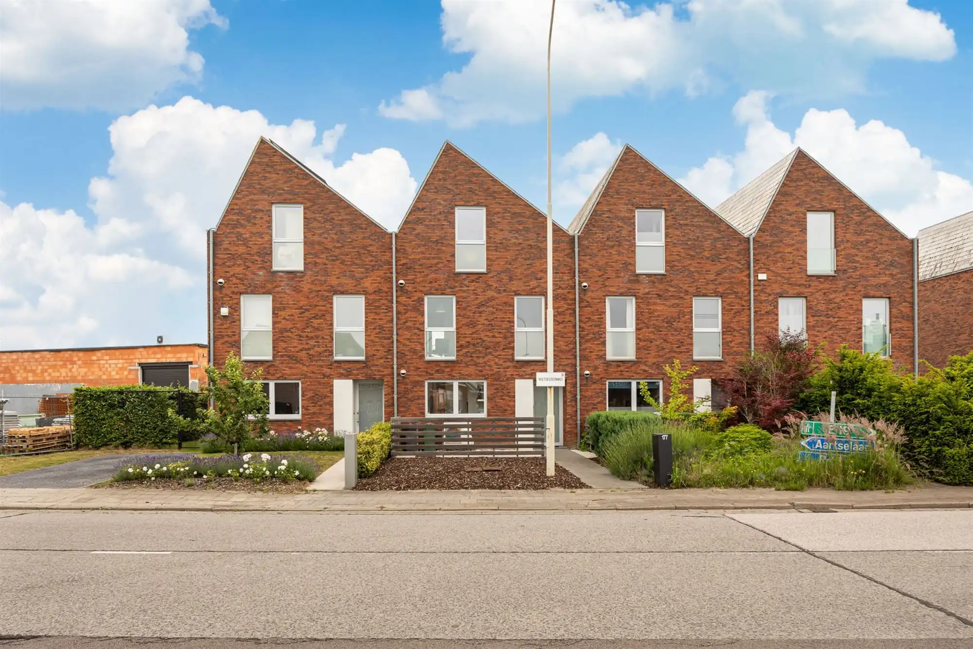 Instapklare moderne woning met 4 slpk. en tuin foto 31