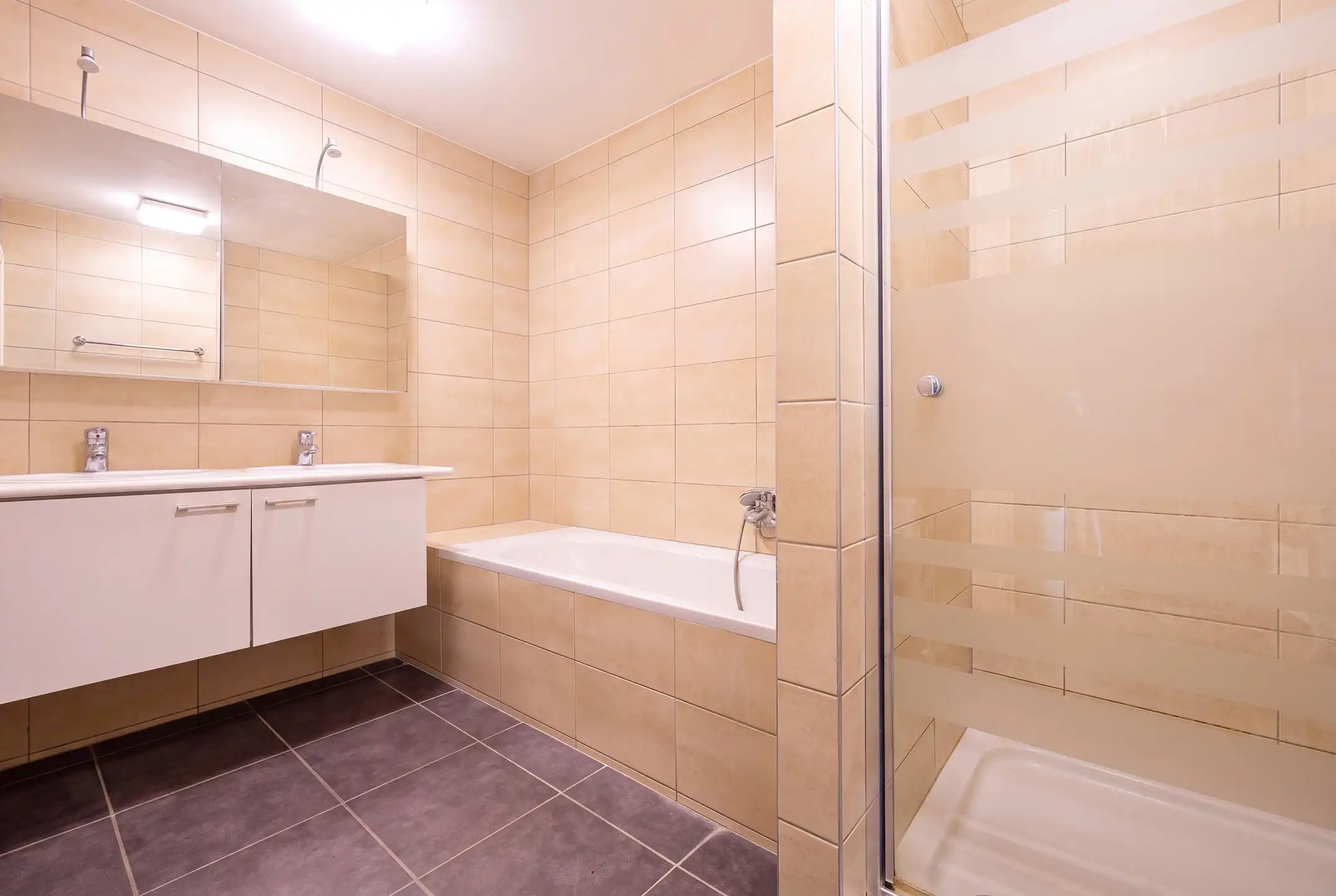 Appartement met 2 slaapkamers + Parking foto 9