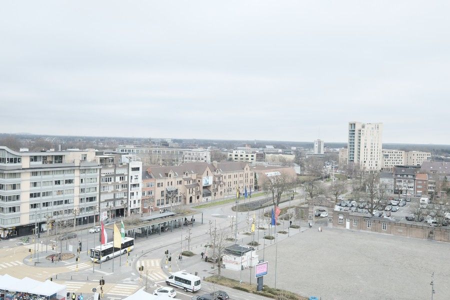 Penthouse midden in het centrum van Hasselt met 2 slaapkamers en een dubbele garage foto 9