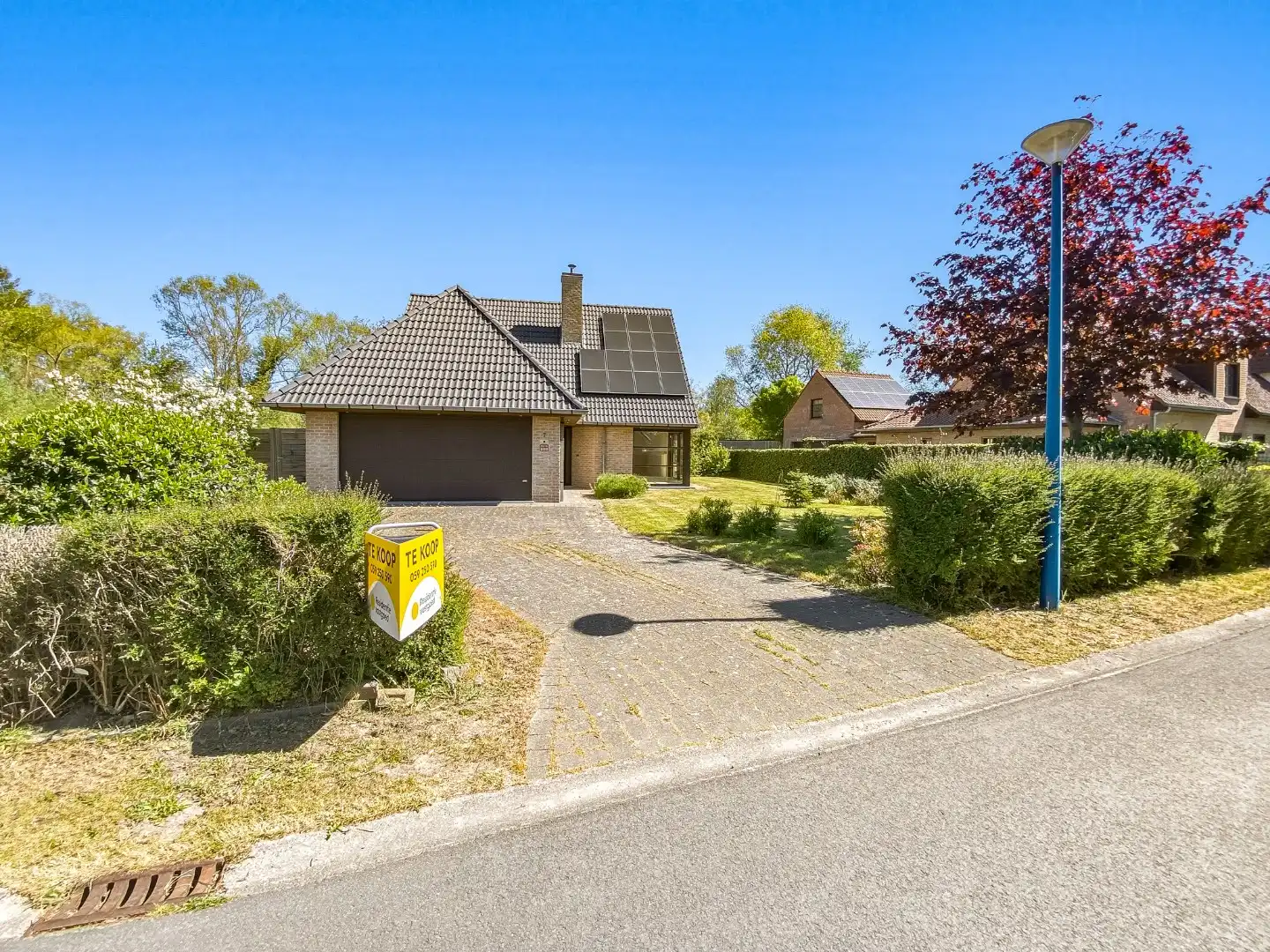 Ruime villa met 5 slaapkamers op 1082 m² te Oostduinkerke, gelegen vlakbij het natuurreservaat Hannecartbos. foto {{pictureIndex}}