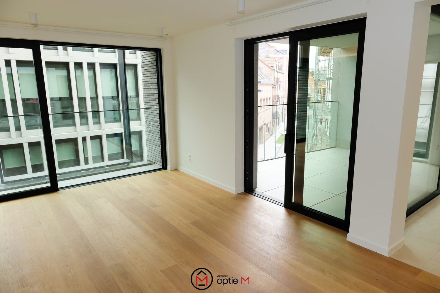 APPARTEMENT TE HUUR IN HASSELT – Ruim, licht en centraal gelegen foto 5