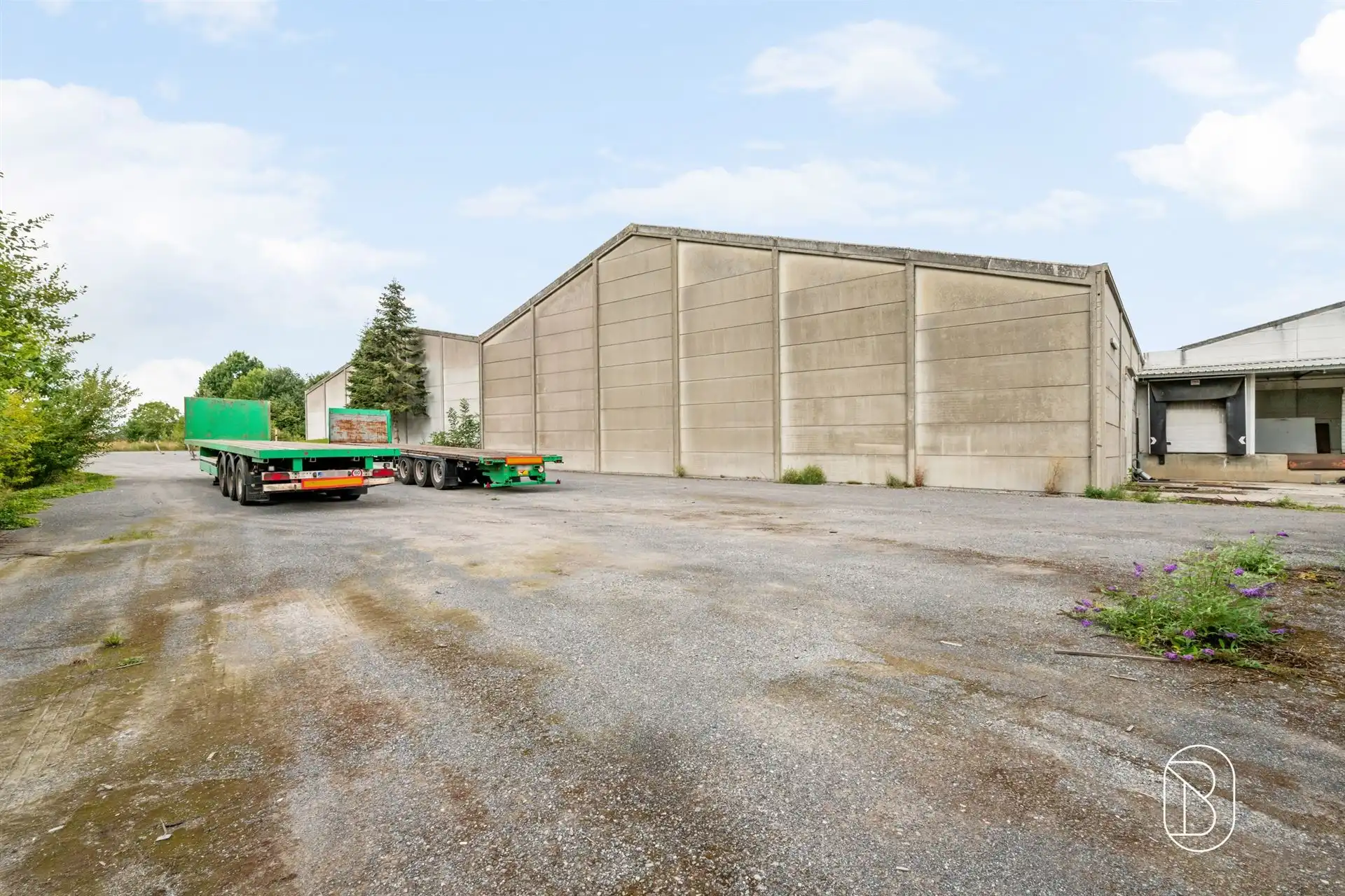 Loodsencomplex met parking, op een centrale ligging  foto 2