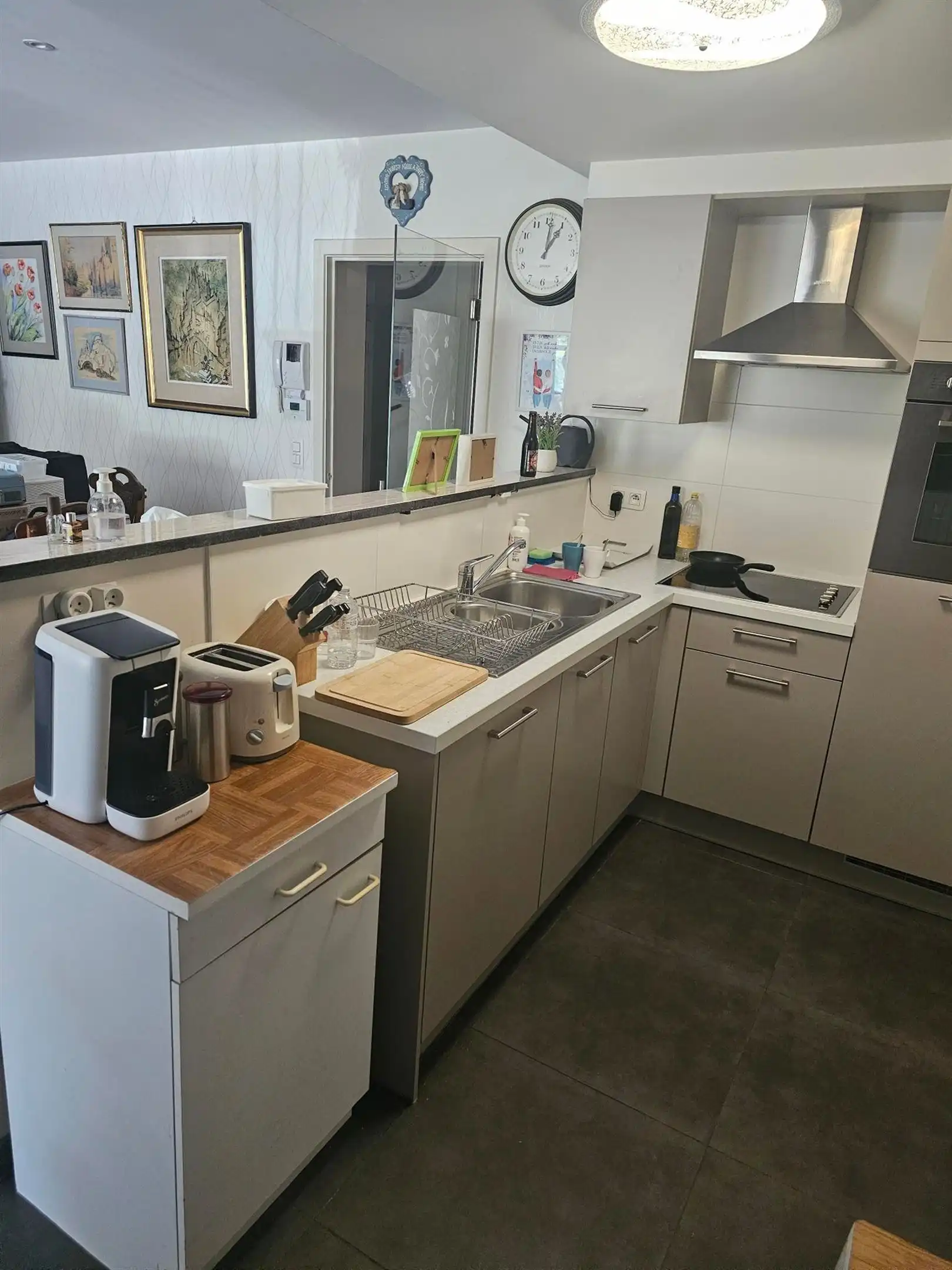 Ruim gelijkvloersappartement met groot terras en 2 slaapkamers. foto 5