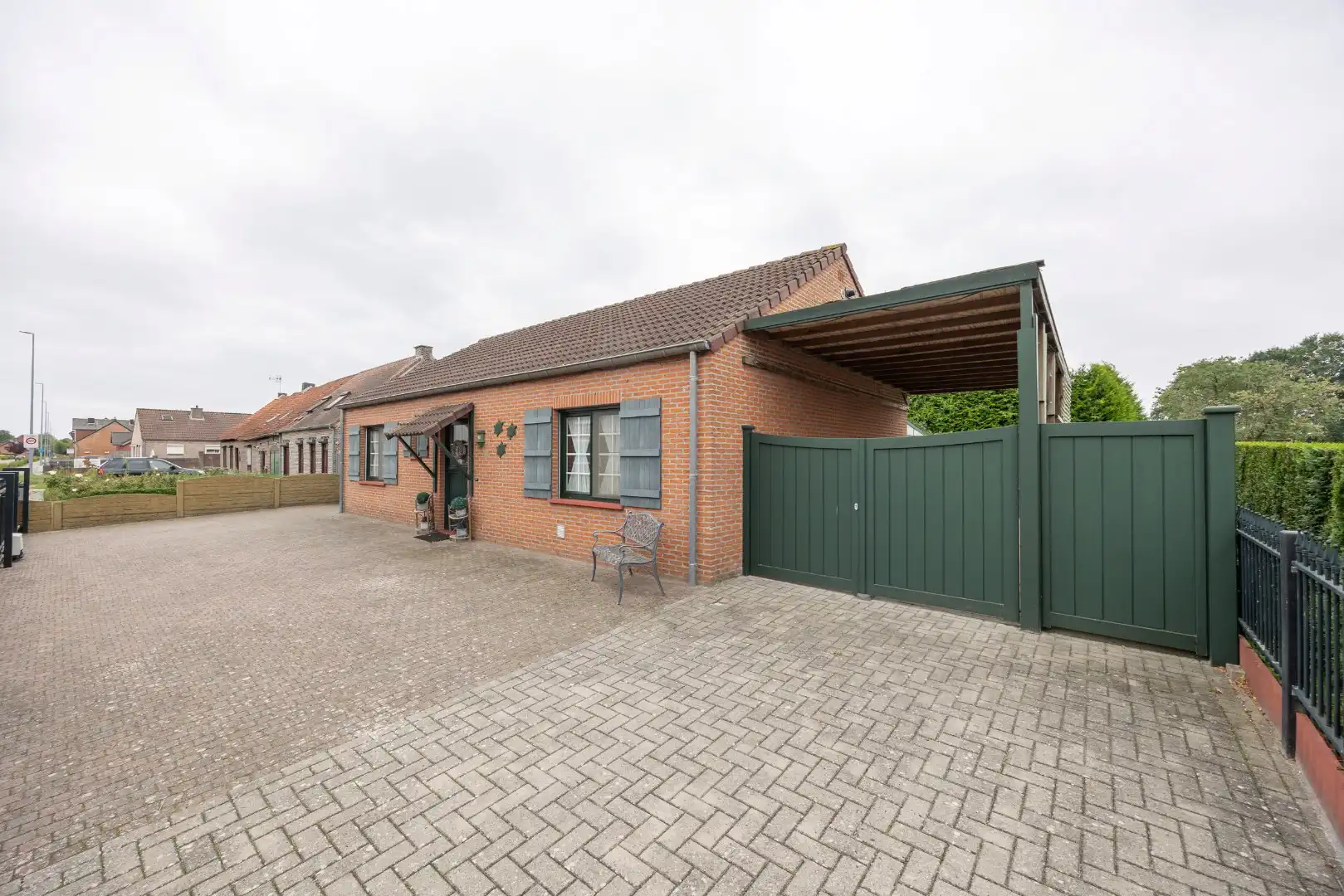 Goed onderhouden woning op een perceel van 8 are 19 ca foto 30