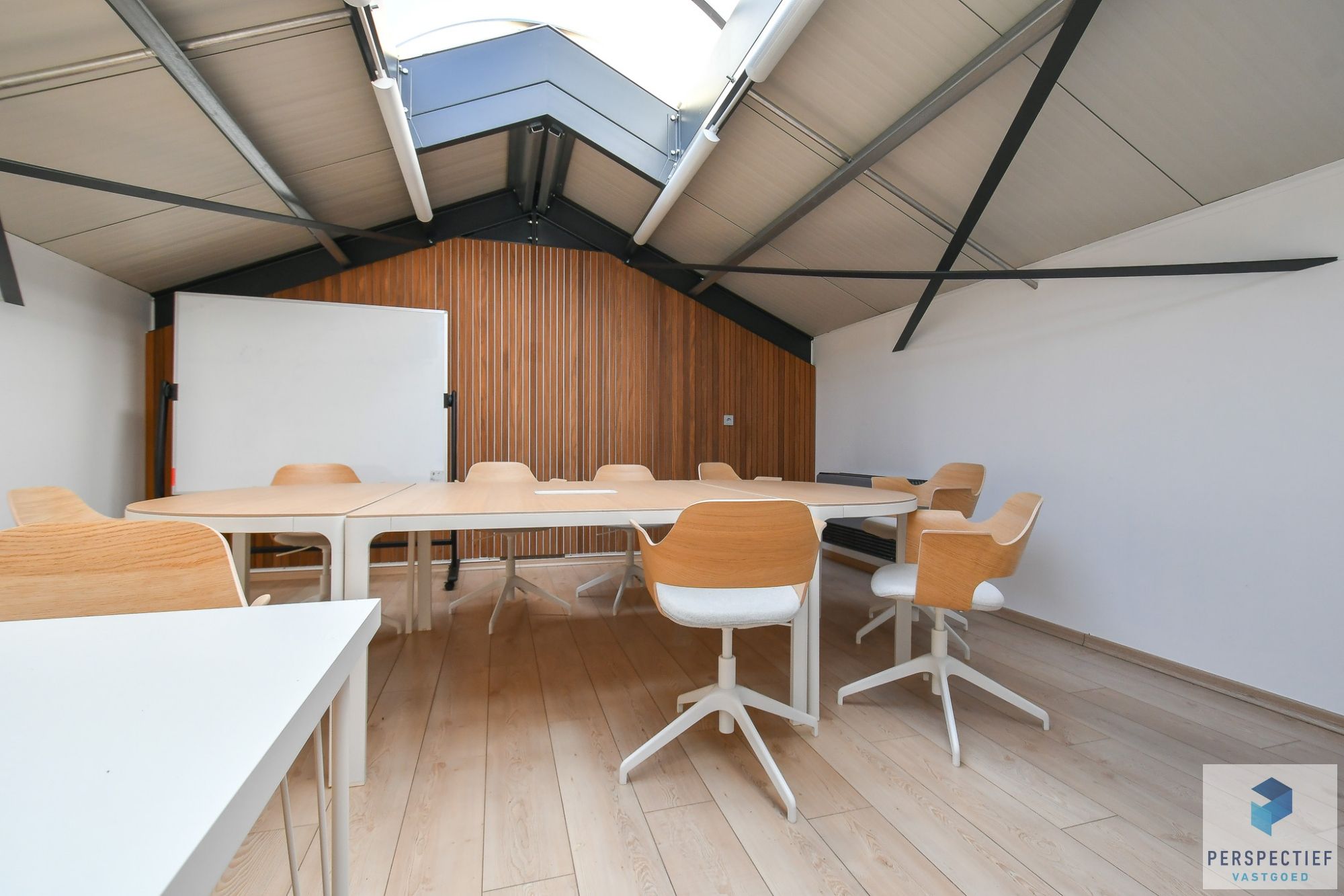 Uiterst goed gelegen polyvalente bedrijfsgebouw met 11 kantoorruimtes en een bruikbare vloeroppervlakte van 685m² foto 19