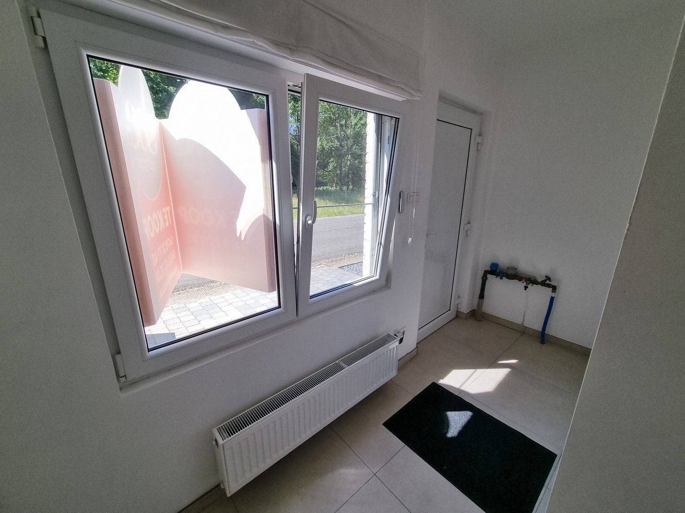 Mooie, gerenoveerde woning met prachtig terras en ruime tuin foto 3